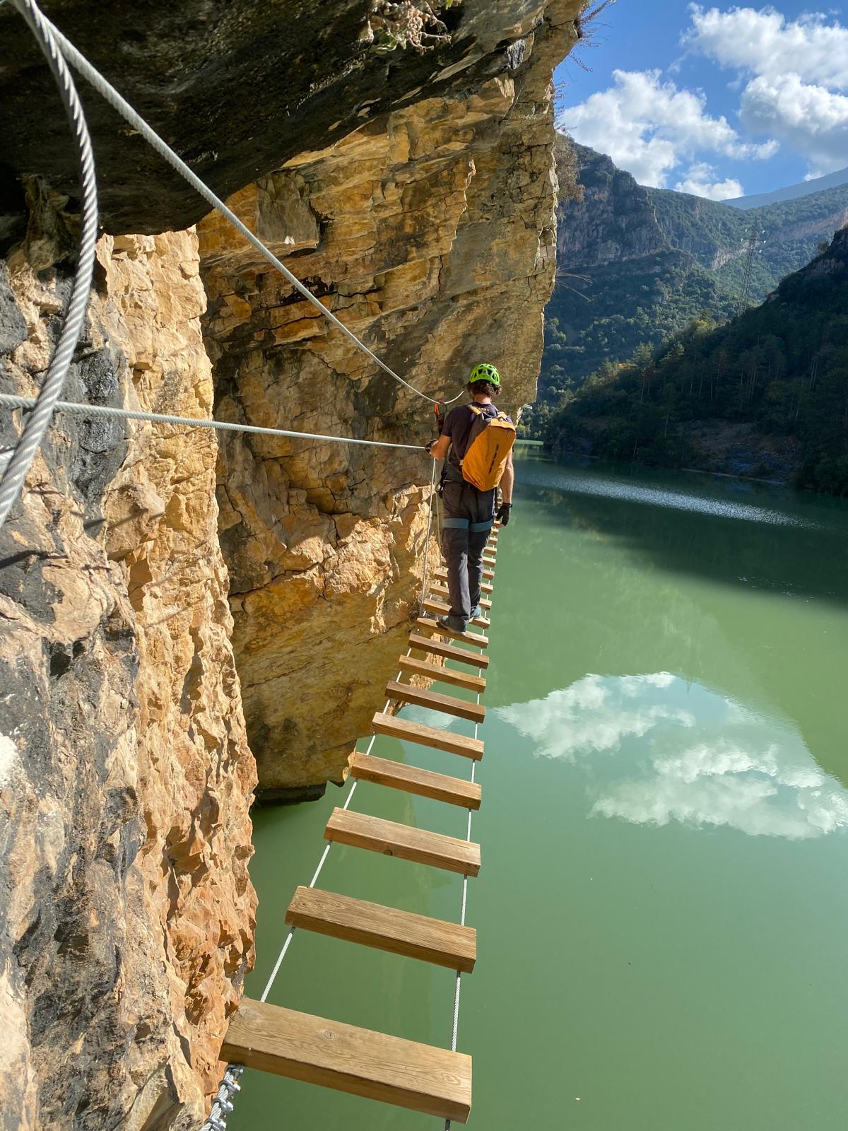 FERRATA CATALUÑA VIAS FERRATAS EN GRUPO